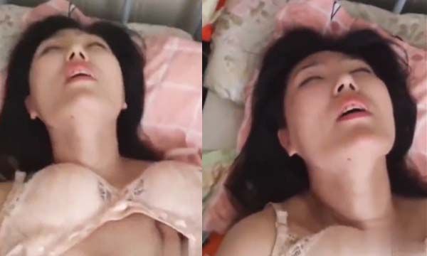 东北熟女人妻在家偷情.大鸡吧使劲操我.爸爸我难受我死了.骚话不停