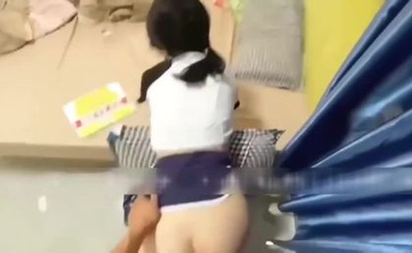 双马尾萝莉学妹被后入, 表面是文静乖巧小学妹, 私下是爸爸的小淫娃, 又乖又反差的女孩子谁不爱