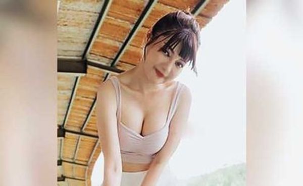 高夫球场搭讪美乳台湾漂亮美女.带回酒店做爱做的事