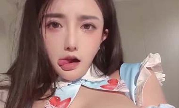 罕见的巨乳正妹 蛋糕奶